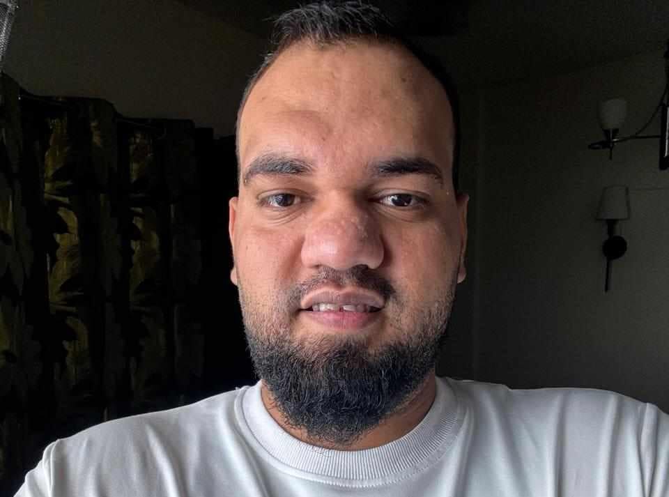 مهند تايجر يتبرع بارباحه من منصات التواصل الاجتماعي لصالح ضحايا الحرب