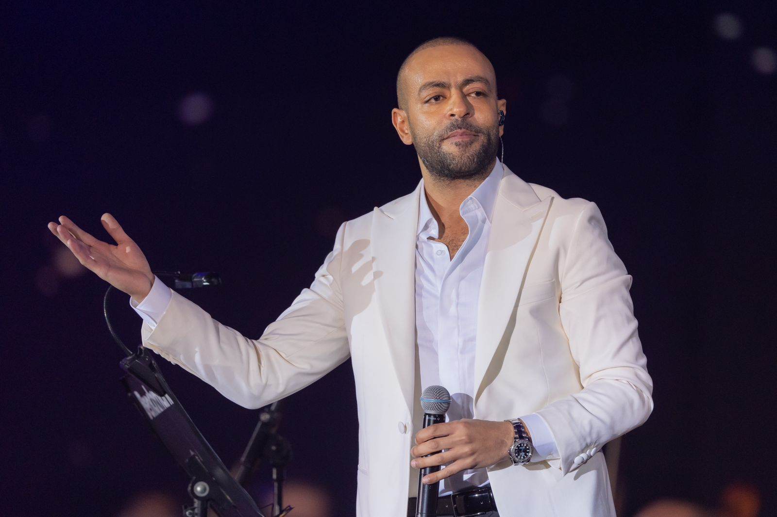 “تامر عاشور يخضع لجراحة الرباط الصليبي.. هل يعود بقوة إلى الساحة الفنية؟”